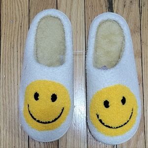 Cozy Smiley Face Slippers - Yellow and White
